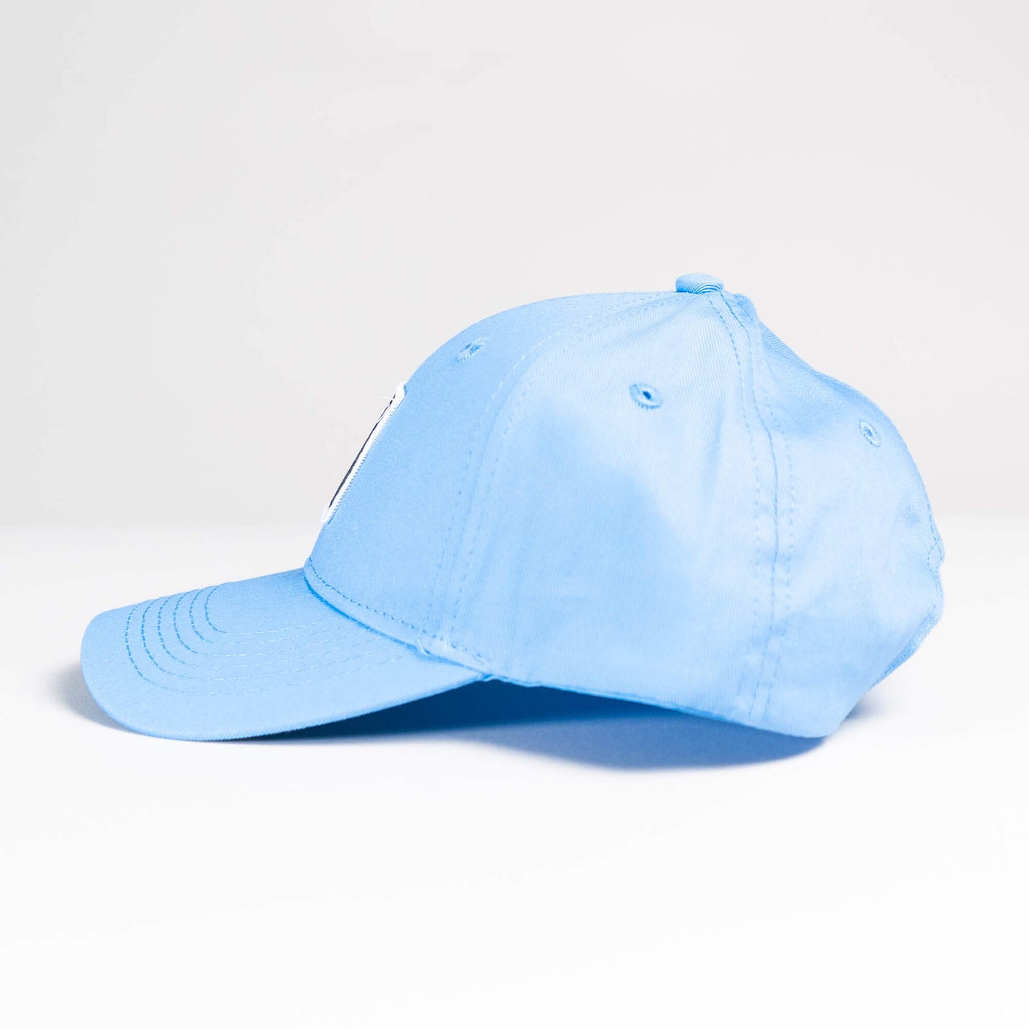 Casquette Junior Bleu Pâle avec écusson noir